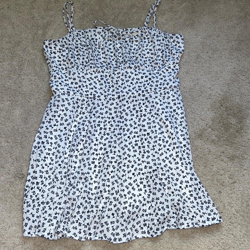 Mi Ami White Navy Blue Floral Flowy Romper